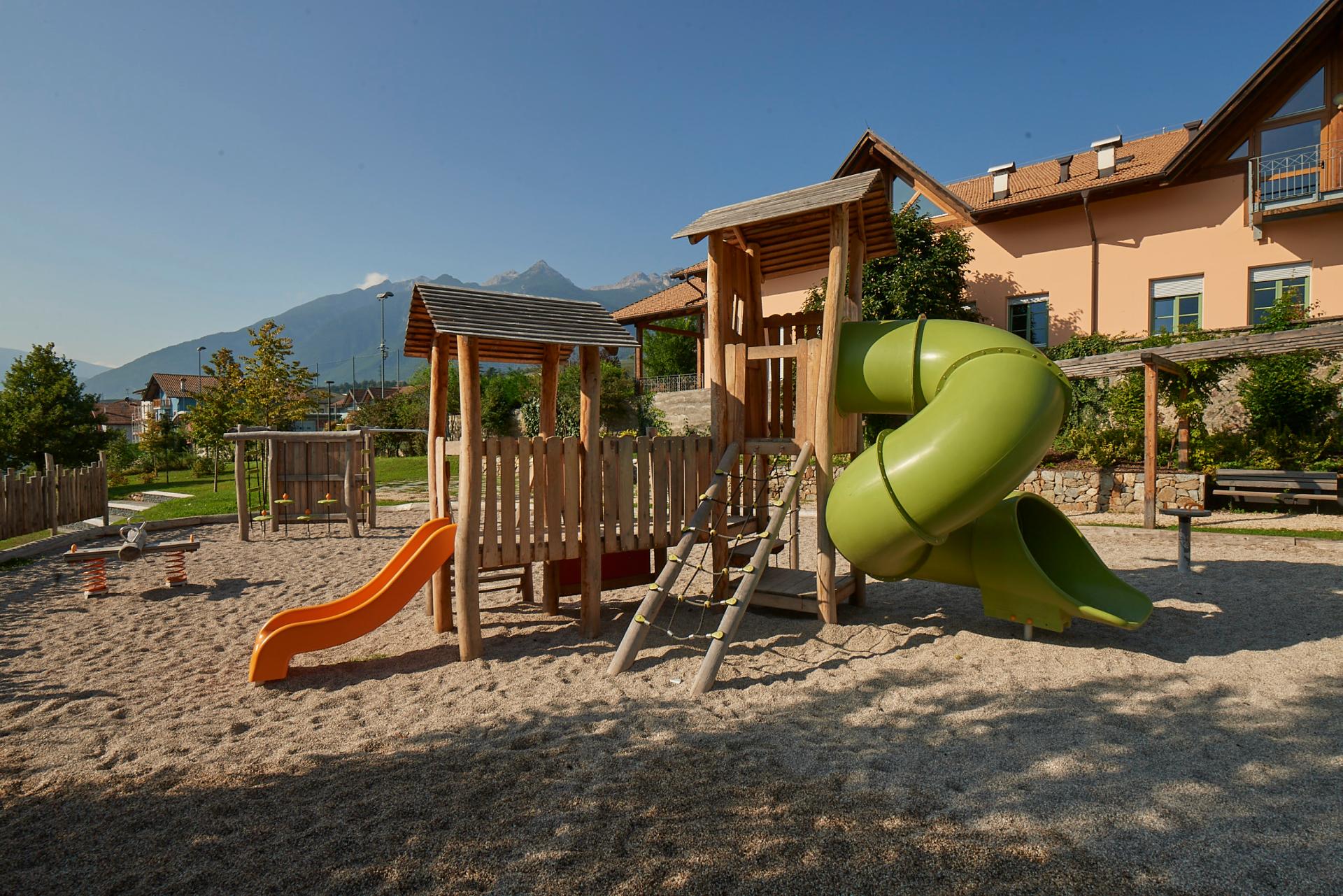 aree ludiche customizzate parco giochi in robinia denno