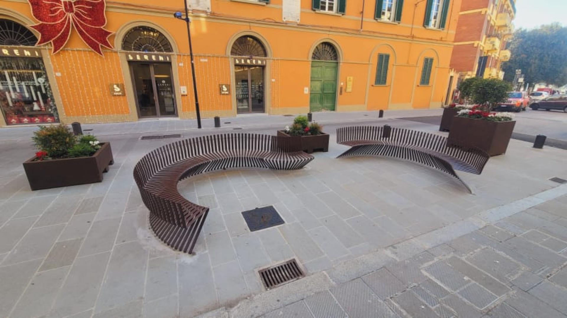 holzhof in italia Panchine linea Fenicia per arredo urbano e aree relax - Pisa