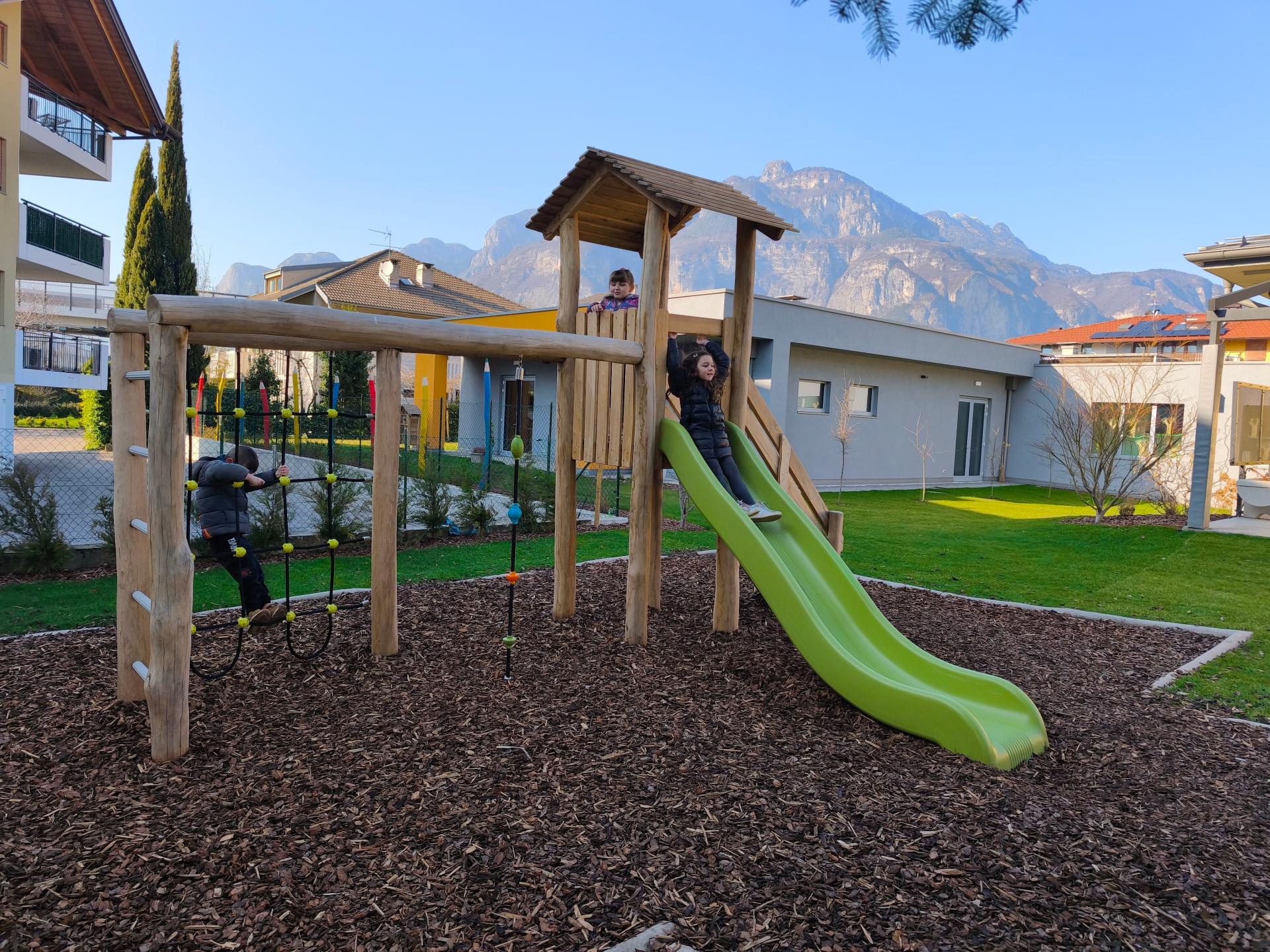 holzhof in italia Parco giochi in legno di Robinia certificato per scuole dell'infanzia - Trentino