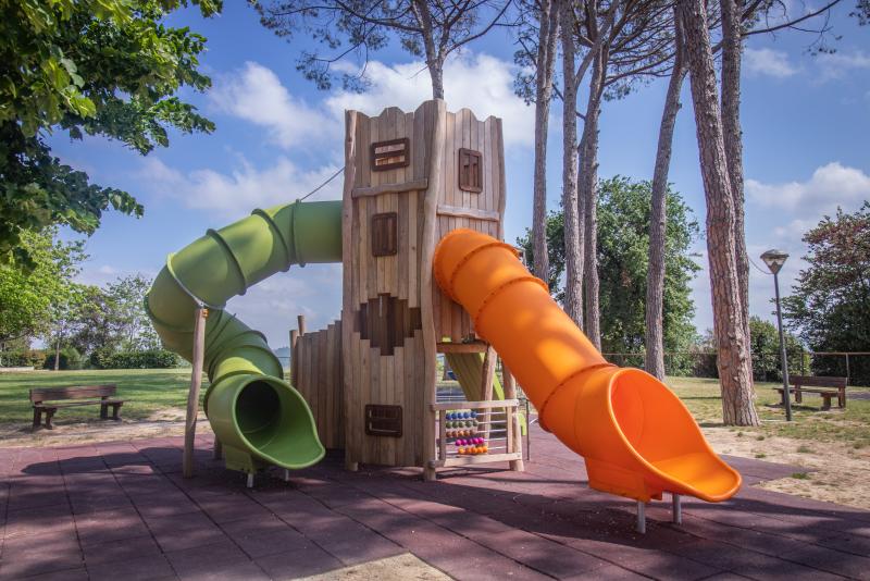 holzhof in italia orretta gioco in legno di Robinia per aree verdi e agriturismi - Marche