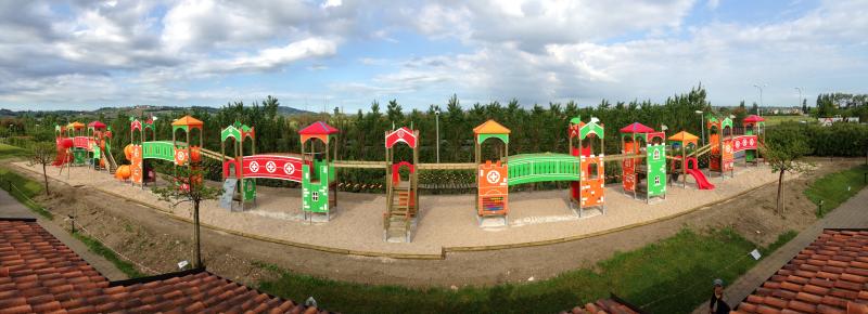holzhof in italia Parco giochi con strutture tematiche - Marche