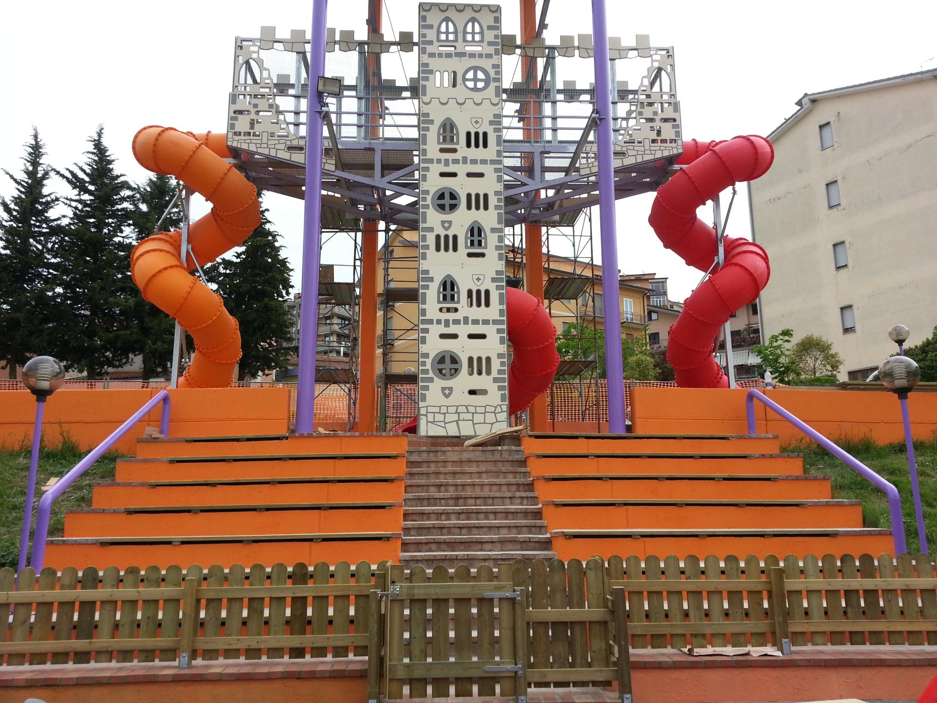 aree ludiche customizzate scivoli tubo su misura tito