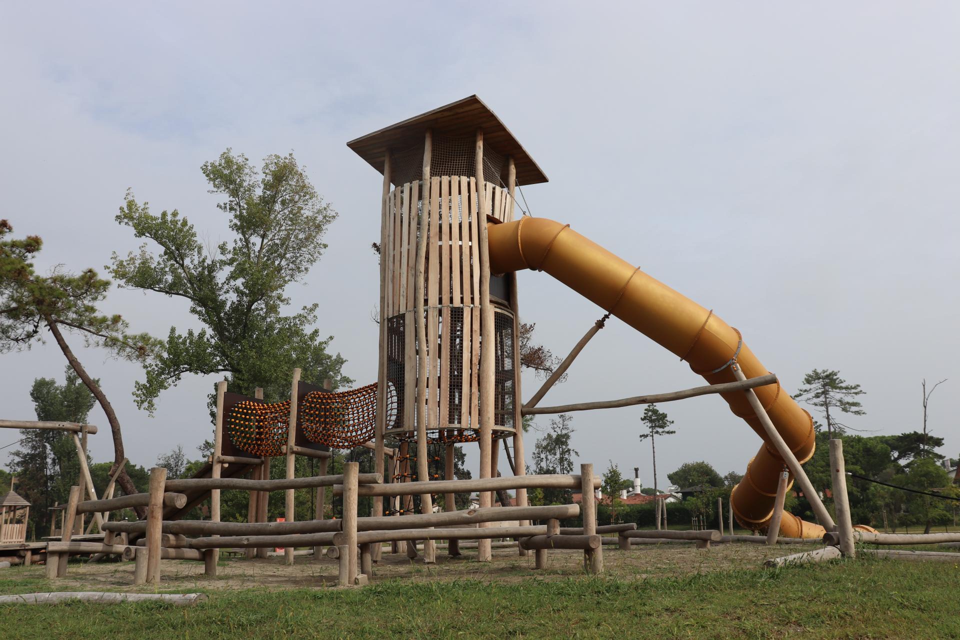 aree ludiche customizzate struttura ludica in robinia alberella