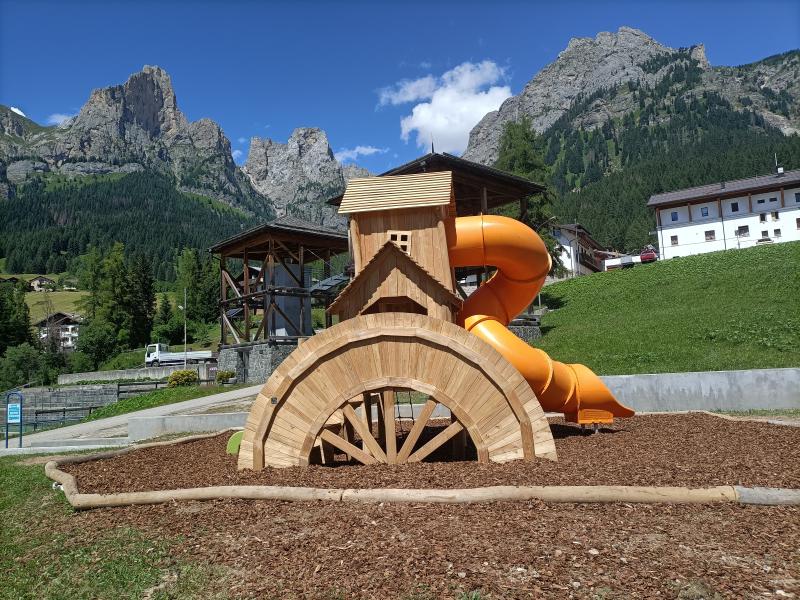 holzhof in italia Struttura tematica in legno di Robinia per parchi montani e resort - Friuli Venezia Giulia