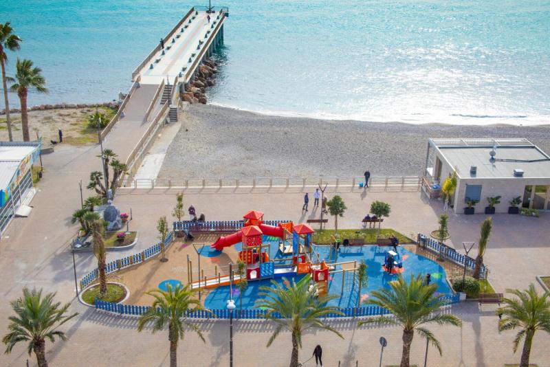 holzhof in italia Installazione parco giochi inclusivo e accessibile fronte mare - Pietra Ligure