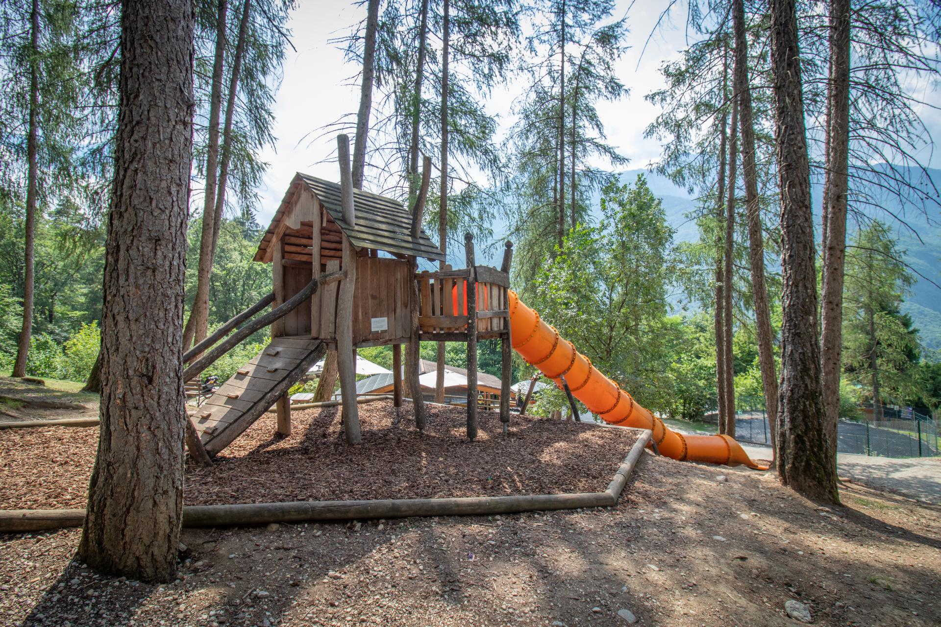 aree ludiche customizzate scivolo tubo su misura belpark