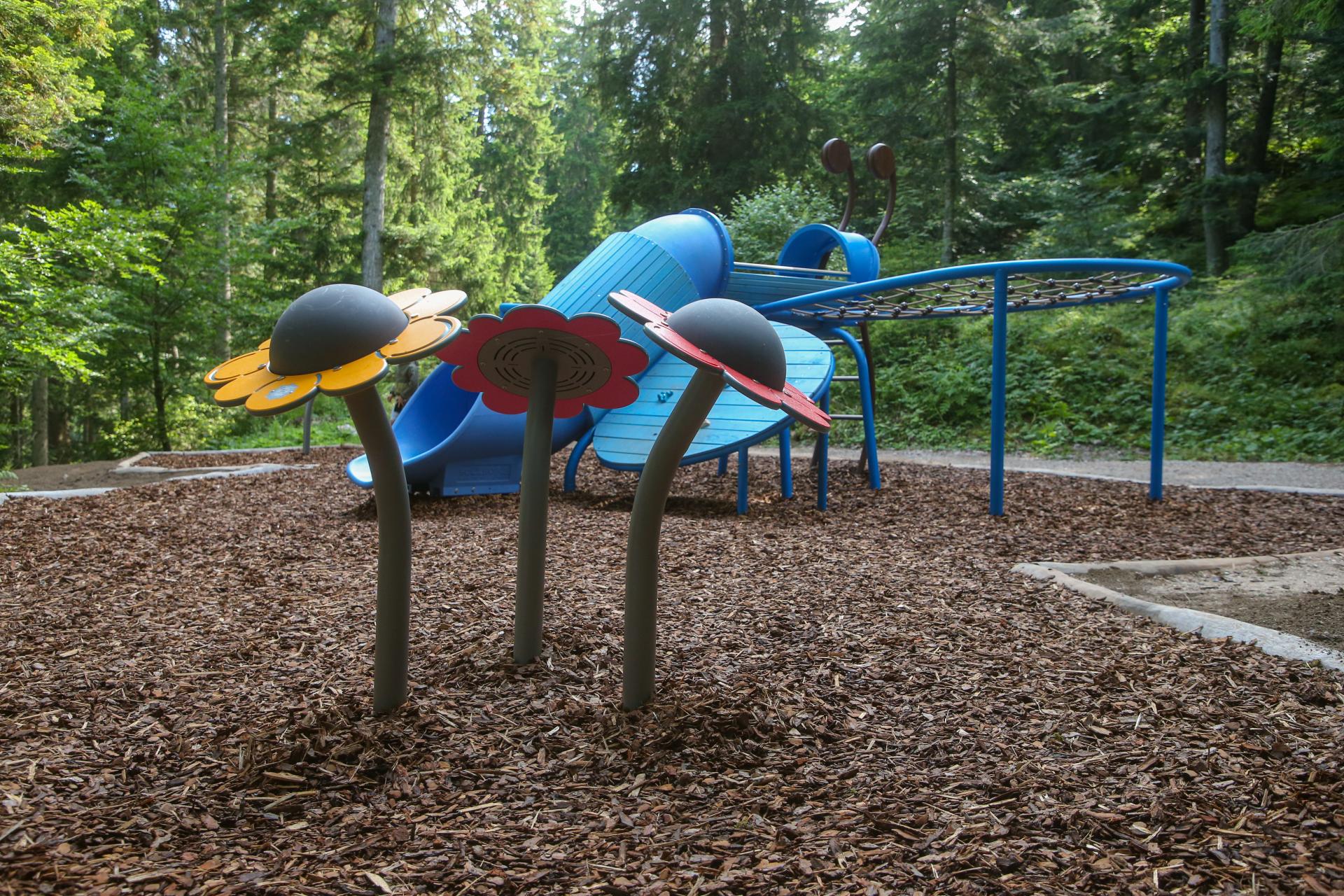 aree ludiche customizzate sentiero tematico mega bugs paganella